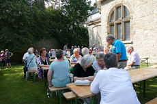 Nachfeier des Mährisch-Neustädter Wachsstockfestes an der Weingartenkapelle (Foto: Karl-Franz Thiede)